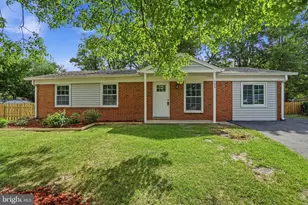 706 S Dogwood Ct, Sterling, VA 20164 - Photo 1