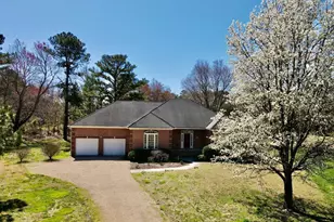 147 Sir Guy Dr, Weems, VA 22576 - Photo 1