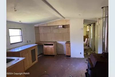  140 Roads End, Long Pond, PA 18334 - Photo 7