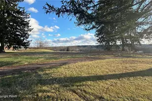 2093 Mahoning Dr, Lehighton, PA 18235 - Photo 3