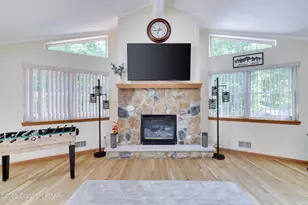 138 Kensington Dr, Bushkill, PA 18324 - Photo 3