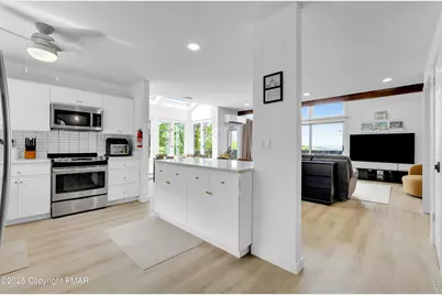  270 Big Pocono Pass, Tannersville, PA 18372 - Photo 7