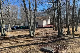 1127 Steele Cir, Bushkill, PA 18324 - Photo 3