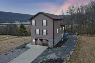 16 Delaware Dr, Hazleton, PA 18202 - Photo 3