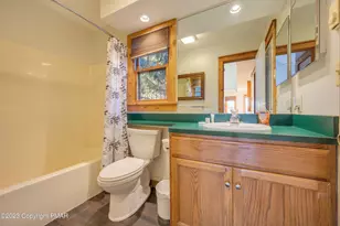 411 Hickory Dr, Tannersville, PA 18372 - Photo 19