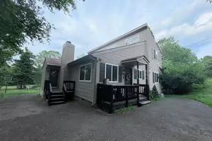 2133 Wild Laurel Dr, Long Pond, PA 18334 - Photo 3