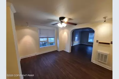  114 N 9th Street #Unit B, Stroudsburg, PA 18360 - Photo 5