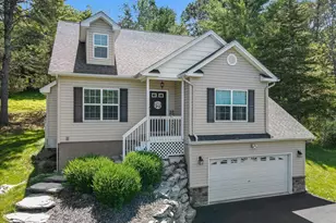 401 Pierce Ln, East Stroudsburg, PA 18301 - Photo 3