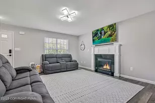 401 Pierce Ln, East Stroudsburg, PA 18301 - Photo 9