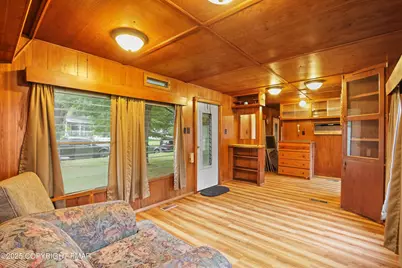  1 Oakland Avenue, East Stroudsburg, PA 18301 - Photo 9