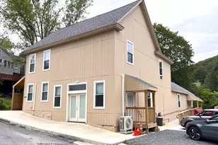 41 Walnut Ave, Jim Thorpe, PA 18229 - Photo 1