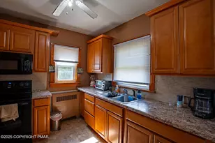 225 Claremont Ave, Tamaqua, PA 18252 - Photo 3