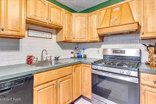 7924 Sleepy Hollow Dr, Tobyhanna, PA 18466 - Photo 15