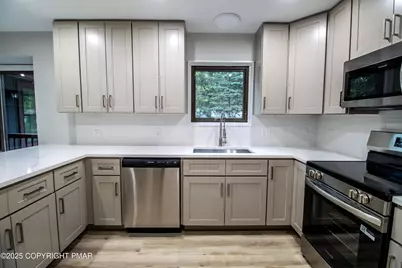  103 Ashley Court, Bushkill, PA 18324 - Photo 5