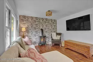 216 Sutton Pl, Pocono Summit, PA 18346 - Photo 9