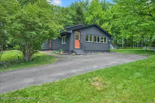 216 Sutton Pl, Pocono Summit, PA 18346 - Photo 5