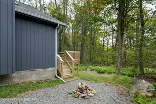 9670 Stony Hollow Dr, Tobyhanna, PA 18466 - Photo 25