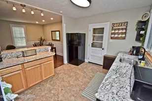 210 John St, Pocono Pines, PA 18350 - Photo 7