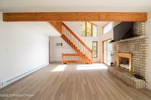 1142 Yorkshire Ln, Bushkill, PA 18324 - Photo 9