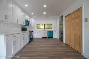 1142 Yorkshire Ln, Bushkill, PA 18324 - Photo 3