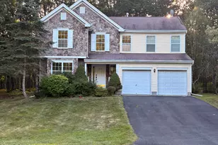 2146 Bedford Dr, Bushkill, PA 18324 - Photo 1