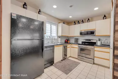  147 Cross Country Lane, Tannersville, PA 18372 - Photo 7