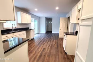 133 Mountain Dr, Greentown, PA 18426 - Photo 5