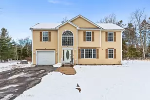 1123 Chickadee Dr, Pocono Summit, PA 18346 - Photo 1