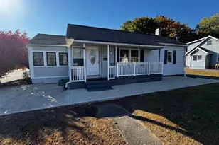 1027 Chipperfield Dr, Stroudsburg, PA 18360 - Photo 3