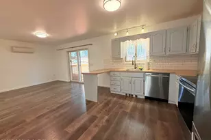 303 Otter Ct, Bushkill, PA 18324 - Photo 3