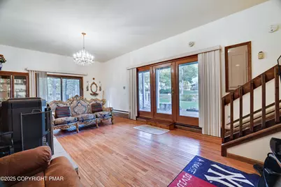  385 Saunders Drive, Bushkill, PA 18324 - Photo 9