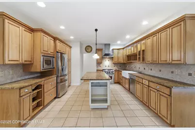  705 Garden Court, East Stroudsburg, PA 18301 - Photo 15