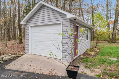  1249 Lexington Avenue, Pocono Summit, PA 18346 - Photo 17
