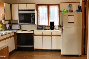 130 Bellingham Dr, Bushkill, PA 18324 - Photo 5