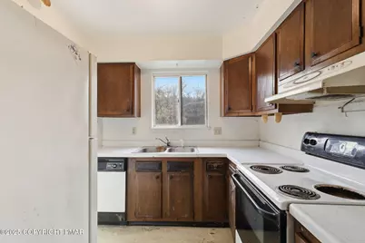  1247 Chateau Drive, East Stroudsburg, PA 18302 - Photo 7