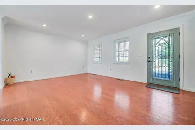  205 Regent Street, Bushkill, PA 18324 - Photo 9