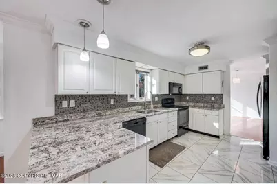  205 Regent Street, Bushkill, PA 18324 - Photo 17