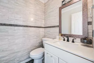  205 Regent Street, Bushkill, PA 18324 - Photo 25