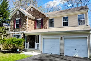2113 Dorset Ct, Bushkill, PA 18324 - Photo 1