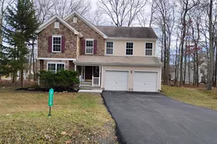 2113 Dorset Ct, Bushkill, PA 18324 - Photo 1