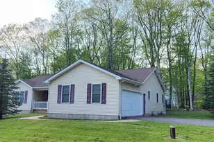 203 Sutton Pl, Pocono Summit, PA 18346 - Photo 3