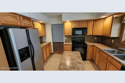  203 Sutton Place, Pocono Summit, PA 18346 - Photo 7