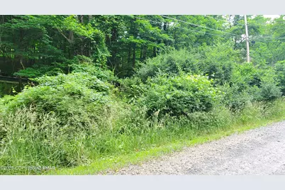  180 Stony Hollow Circle, Bushkill, PA 18324 - Photo 5