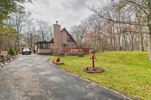 197 Hummingbird Trl, Bushkill, PA 18324 - Photo 1