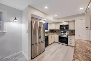 319 Whispering Hills Dr, East Stroudsburg, PA 18301 - Photo 15