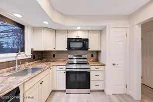 319 Whispering Hills Dr, East Stroudsburg, PA 18301 - Photo 13