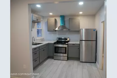  903 W Spruce St, Coal Township, PA 17866 - Photo 15