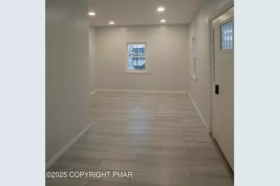  903 W Spruce St, Coal Township, PA 17866 - Photo 9