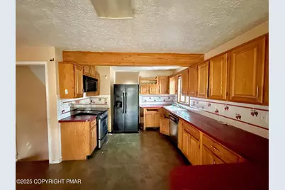  297 Hyland Drive, East Stroudsburg, PA 18301 - Photo 11