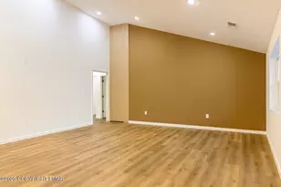 1131 Mink Ct, Bushkill, PA 18324 - Photo 5